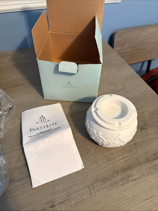 PartyLite Other - PartyLite White Porcelain Embossed Floral Fragrance Warmer